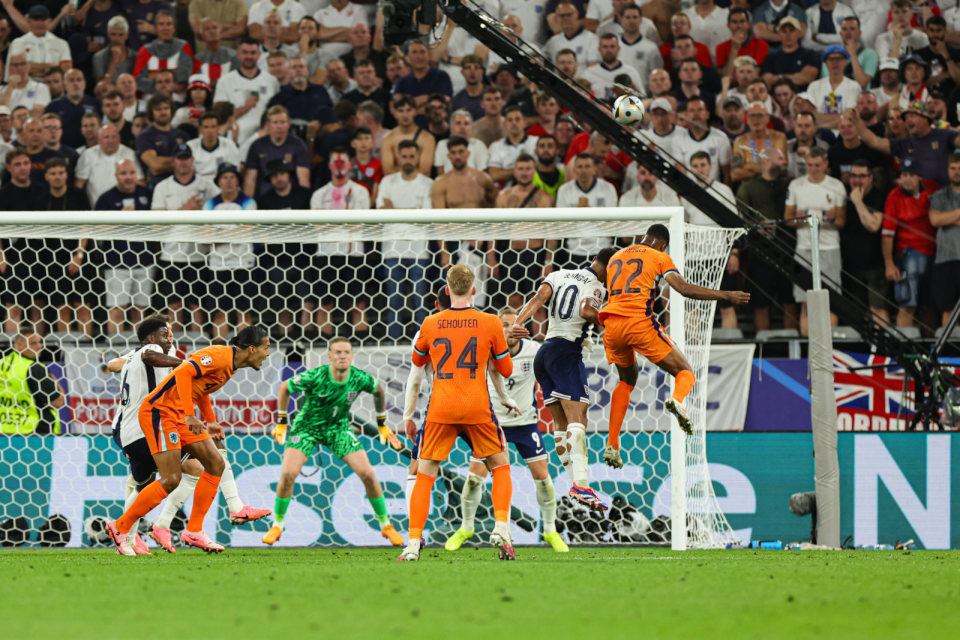 米兰体育APP在线-失误致命：上海队20次失误，错失反超良机！