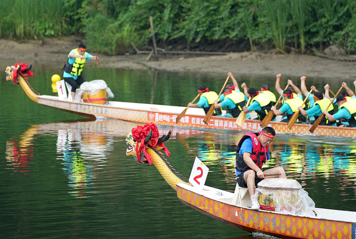 乡村传统划龙舟赛，传承古老的水上文化的简单介绍